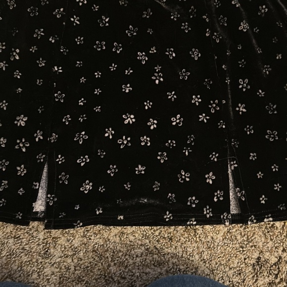 Pacsun Mini Velvet floral black miniskirt - Picture 4 of 4